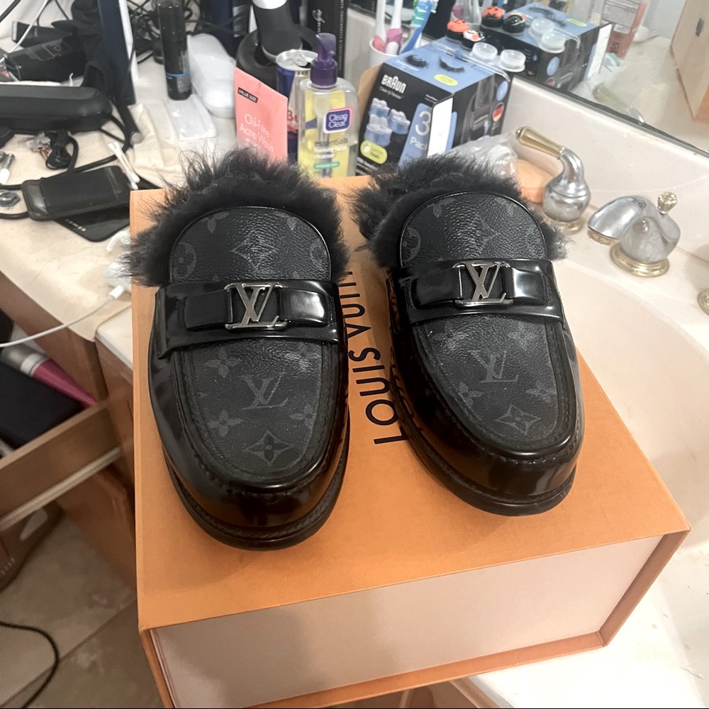 Louis. Vuitton mens loafer size 8 worn once